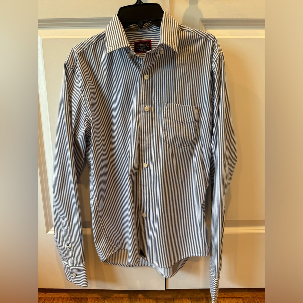 Men’s extra small untuckit button down stripped shirt performance material